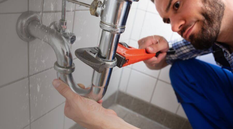 Professional clogged toilet repair services in Braggadocio, MO